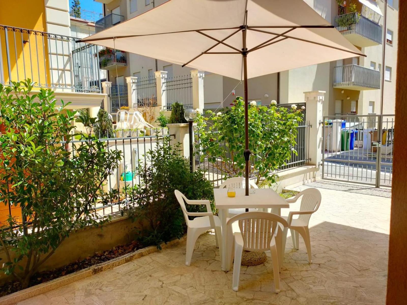 Villino Maria Pia, Appartamento In Villino In Centro Storico 라킬라 외부 사진