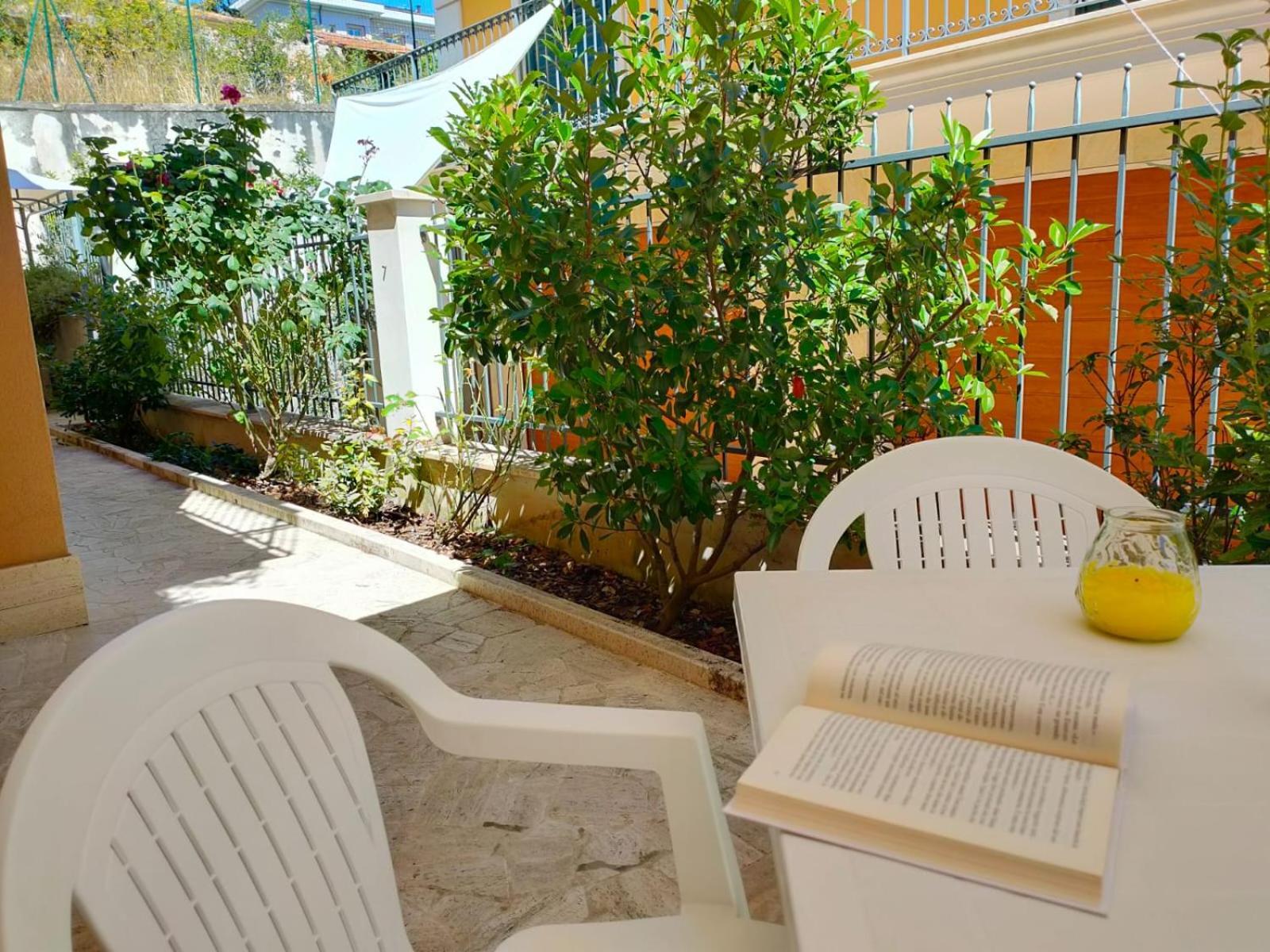 Villino Maria Pia, Appartamento In Villino In Centro Storico 라킬라 외부 사진